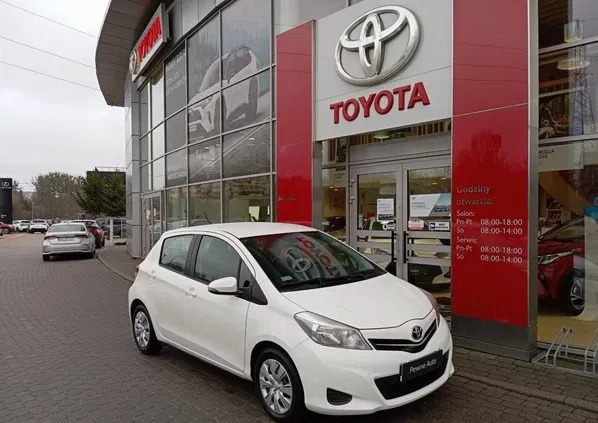 głuszyca Toyota Yaris cena 26900 przebieg: 211686, rok produkcji 2012 z Głuszyca